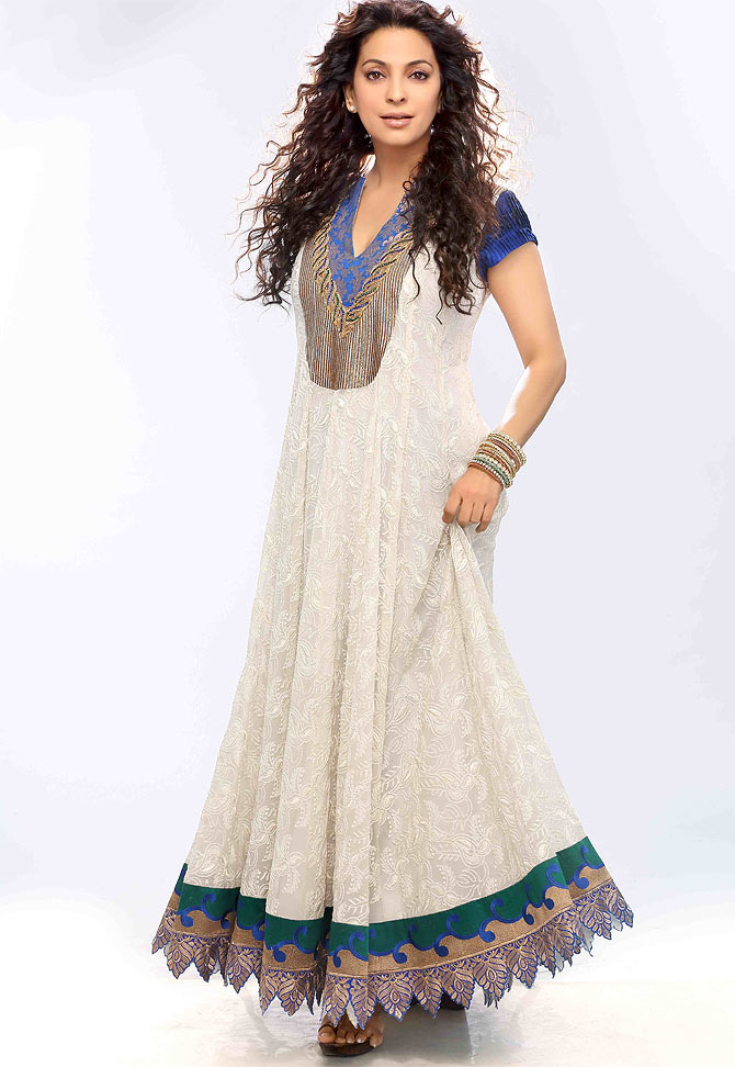 Juhi_Chawla-face-Indian-actress-Bollywood-pics
