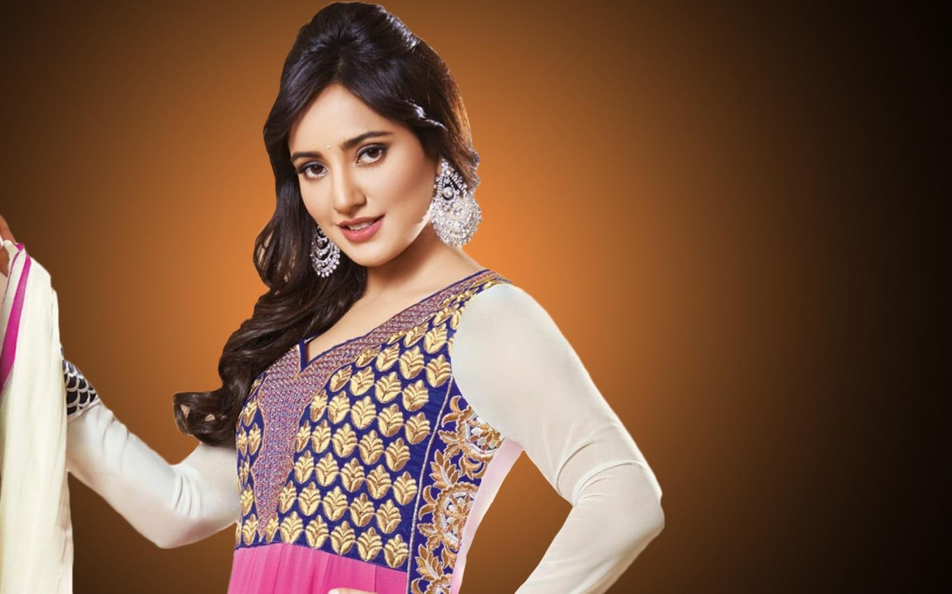 Beautiful-Actress-Neha-Sharma-Hd-desktop-Wallpapers
