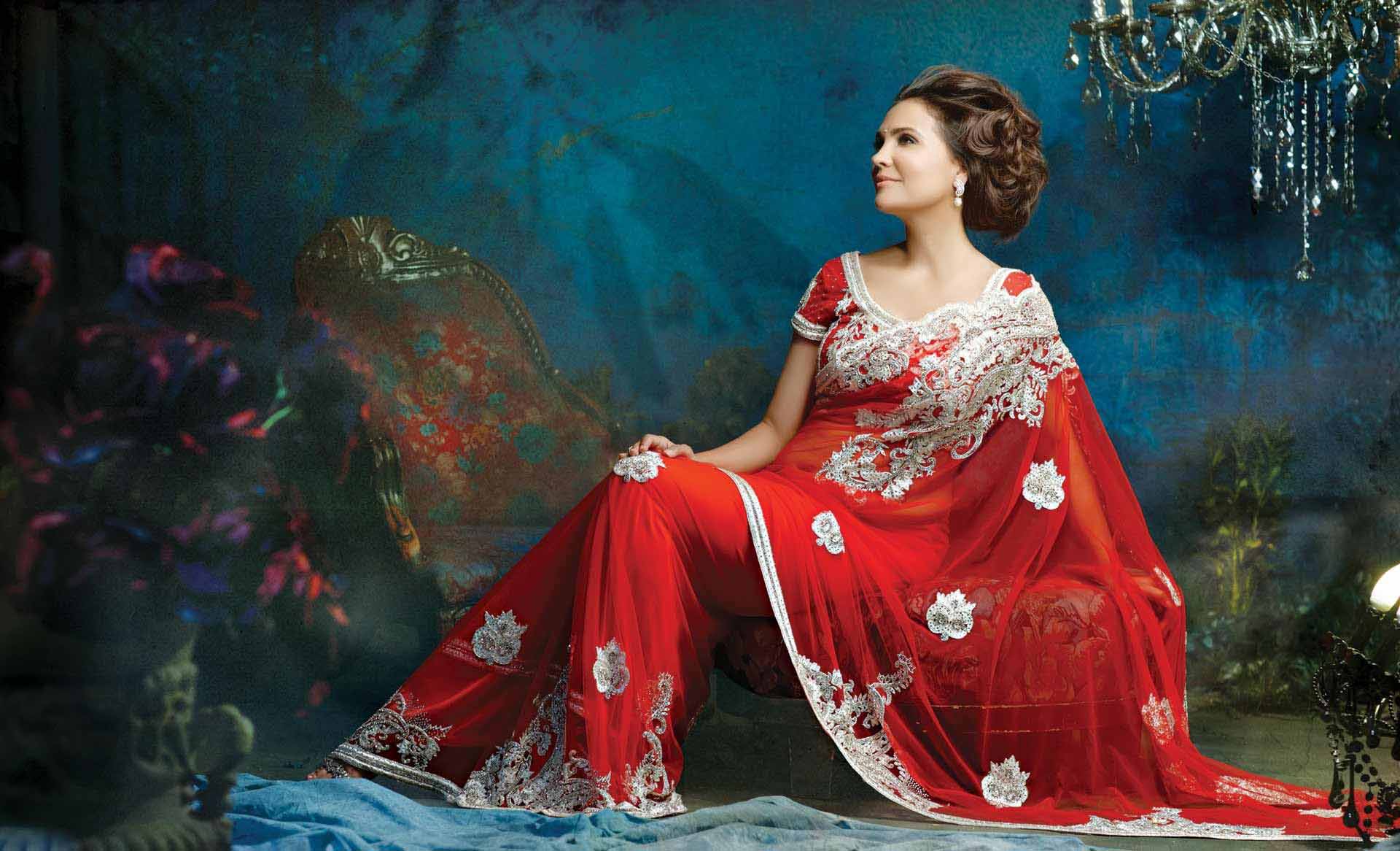 Lara-Dutta-in-red-saree-high-definition-wallpapers