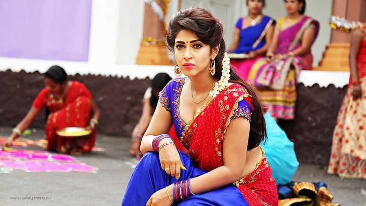 sonarika-bhadoria-telugu-actress-saree-5k-wallpaper-preview