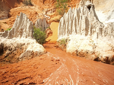 Erra Matti Dibbalu Tourist attraction