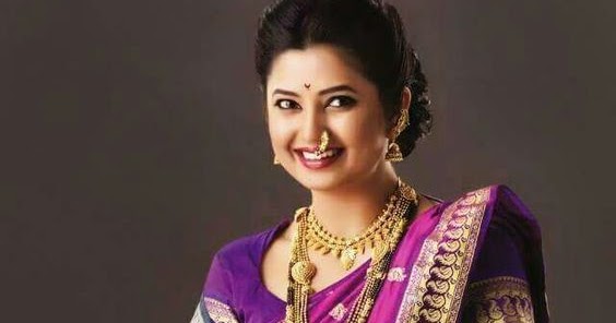 Marathi-Actress-in-Saree-Wallpapers