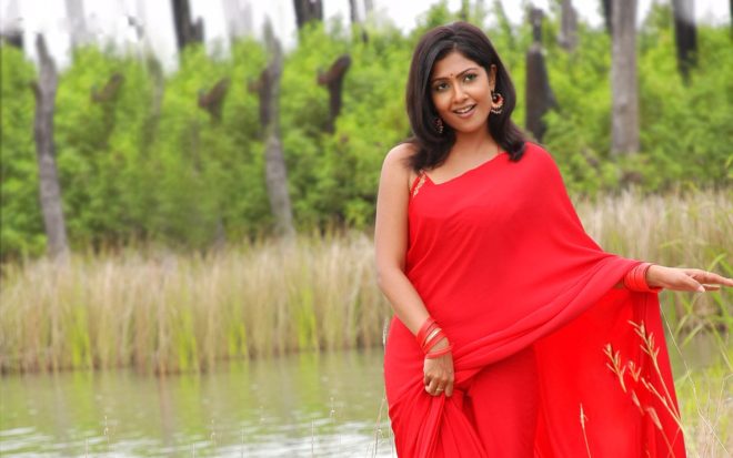 Kamalinee_Mukherjee_red_saree_wallpapers