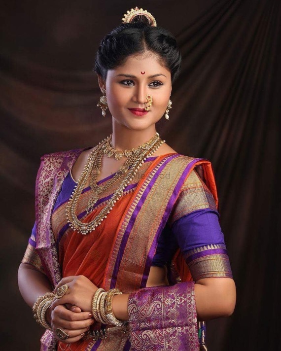 Marathi-Actress-in-Saree-Wallpapers