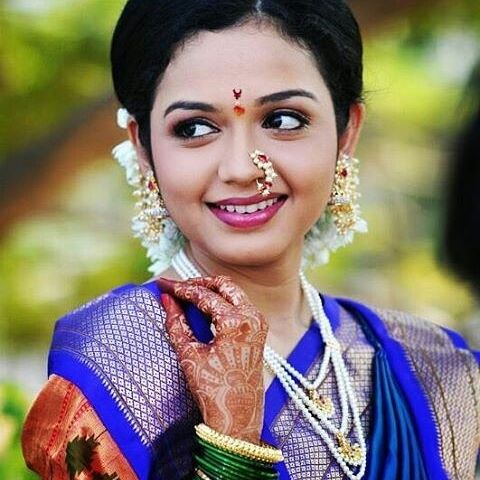 Marathi-Actress-in-Saree-Wallpapers