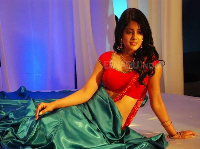 Hot-Actress-Vishakha-Singh-Wallpapers