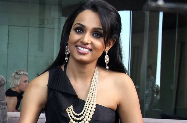 reshmi ghosh hot hd desktop wallpapers