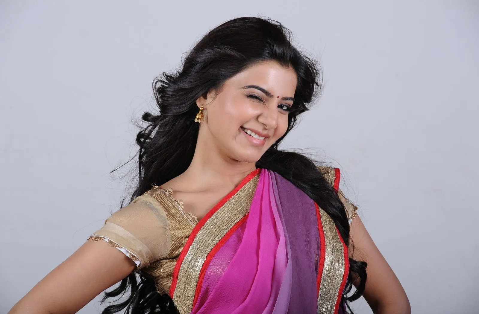 samantha beautiful wide photos