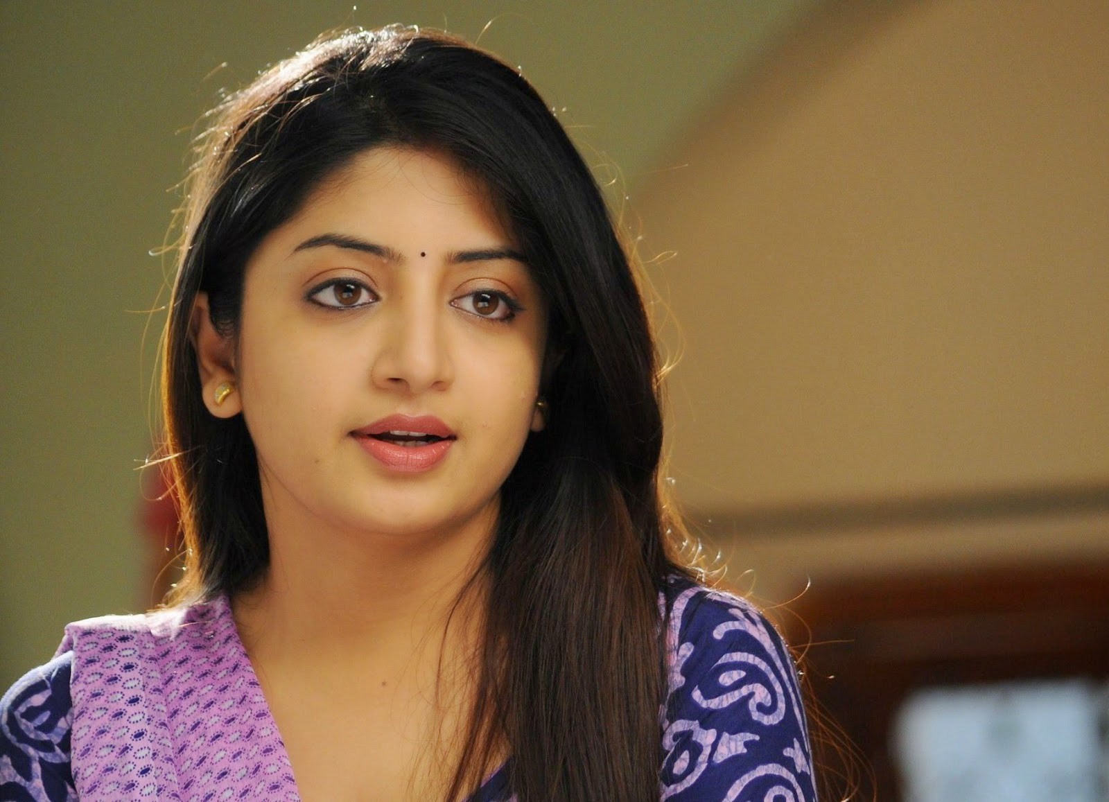 Poonam-Kaur-HD-Sexy-Wallpapers