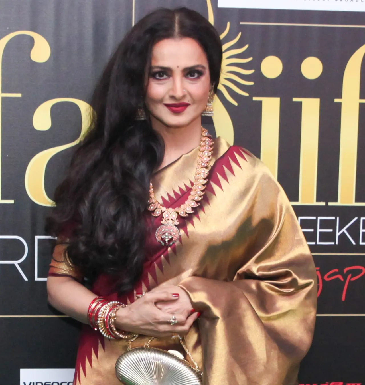 rekha hd cute face wallpaper