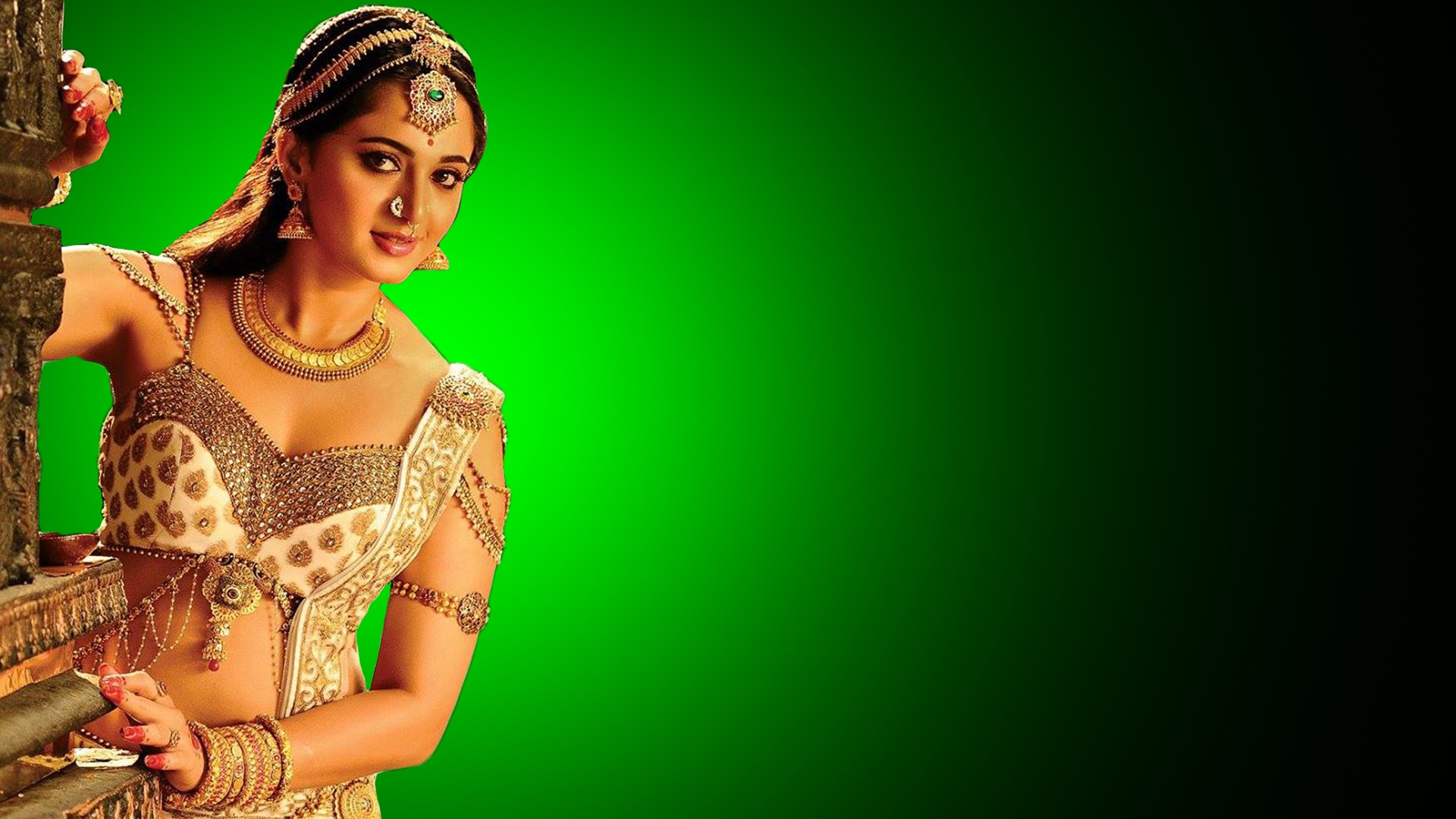 Anushka-Shetty-cute-in-princess-looks