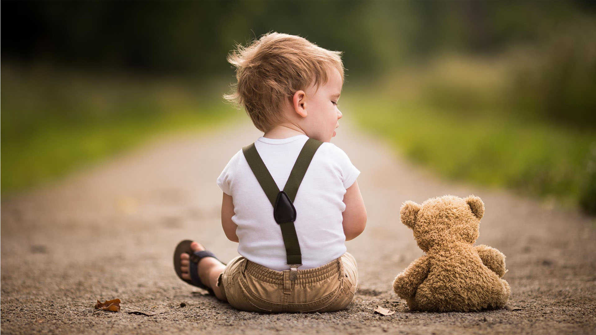 Cute-Boy-with-Teddy-Bear-HD-Imagewallpaper-2017