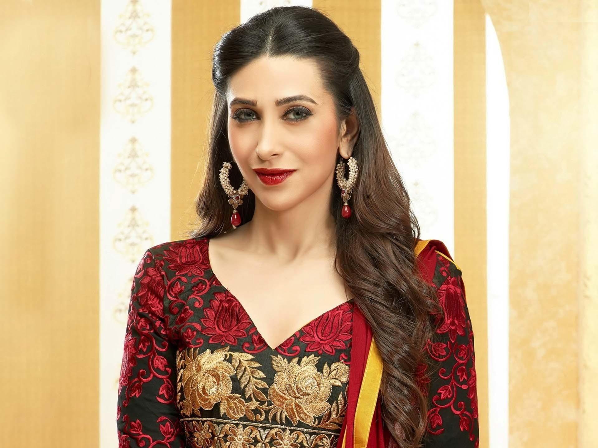 Download-Karishma-Kapoor-Wallpapers