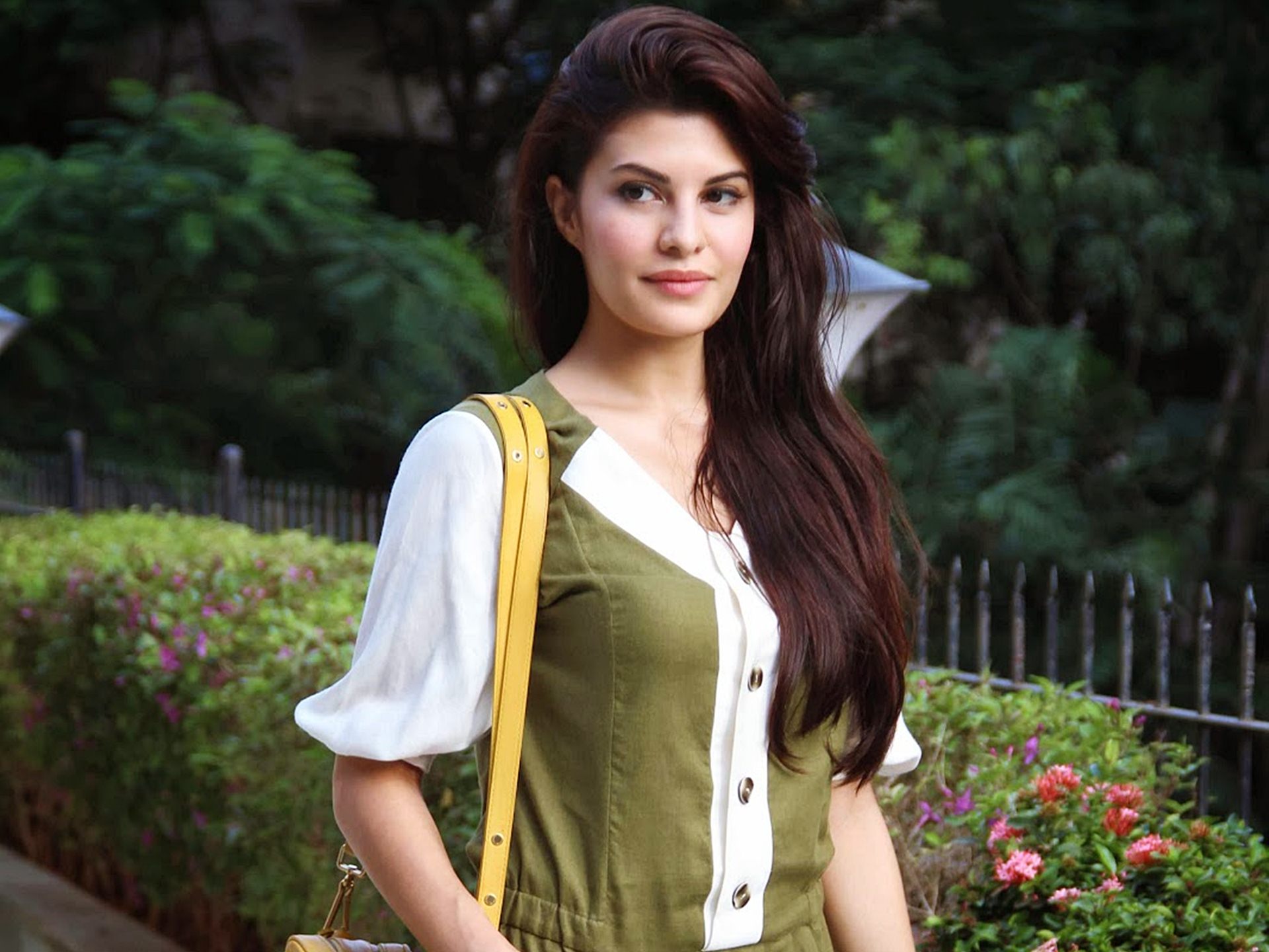 Jacqueline-Fernandez-HD-Wallpapers-Long-Hair