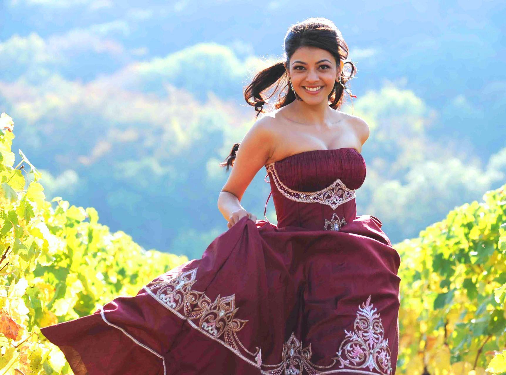 Kajal-Agarwal-Red-Dress-in-Darling-Movies-HD-Wallpaper