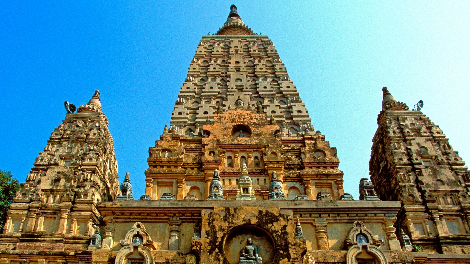 Mahabodhi_Popular_Temple_Bodh_Gaya_India_HD_Wallpapers