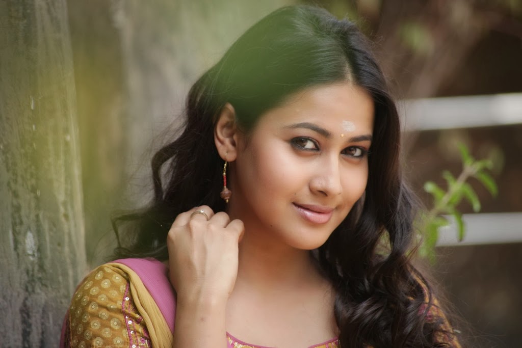 Panchi-Bora-latest-photos