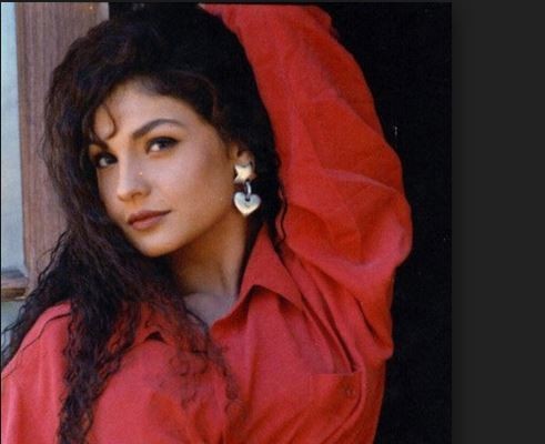 Pooja-Bhatt-Full-HD-Wallpapers