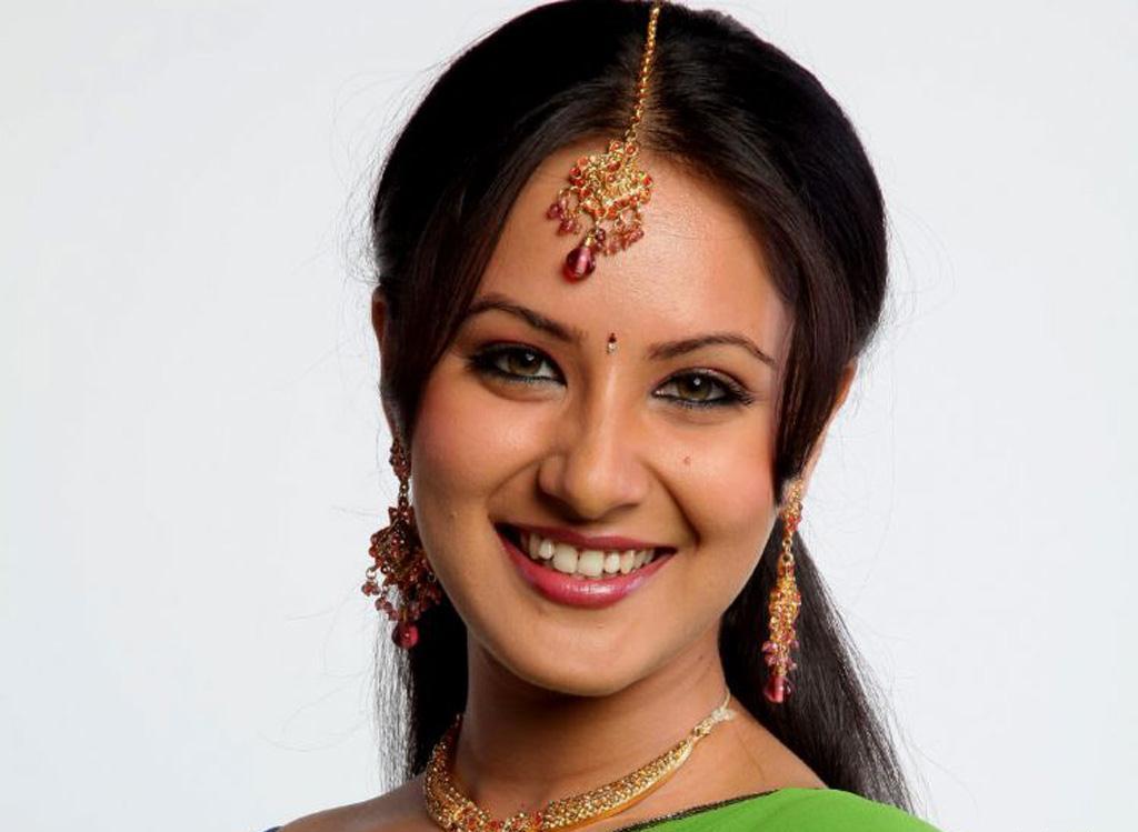 Pooja-Bose-beautiful-Face-Wallpapers