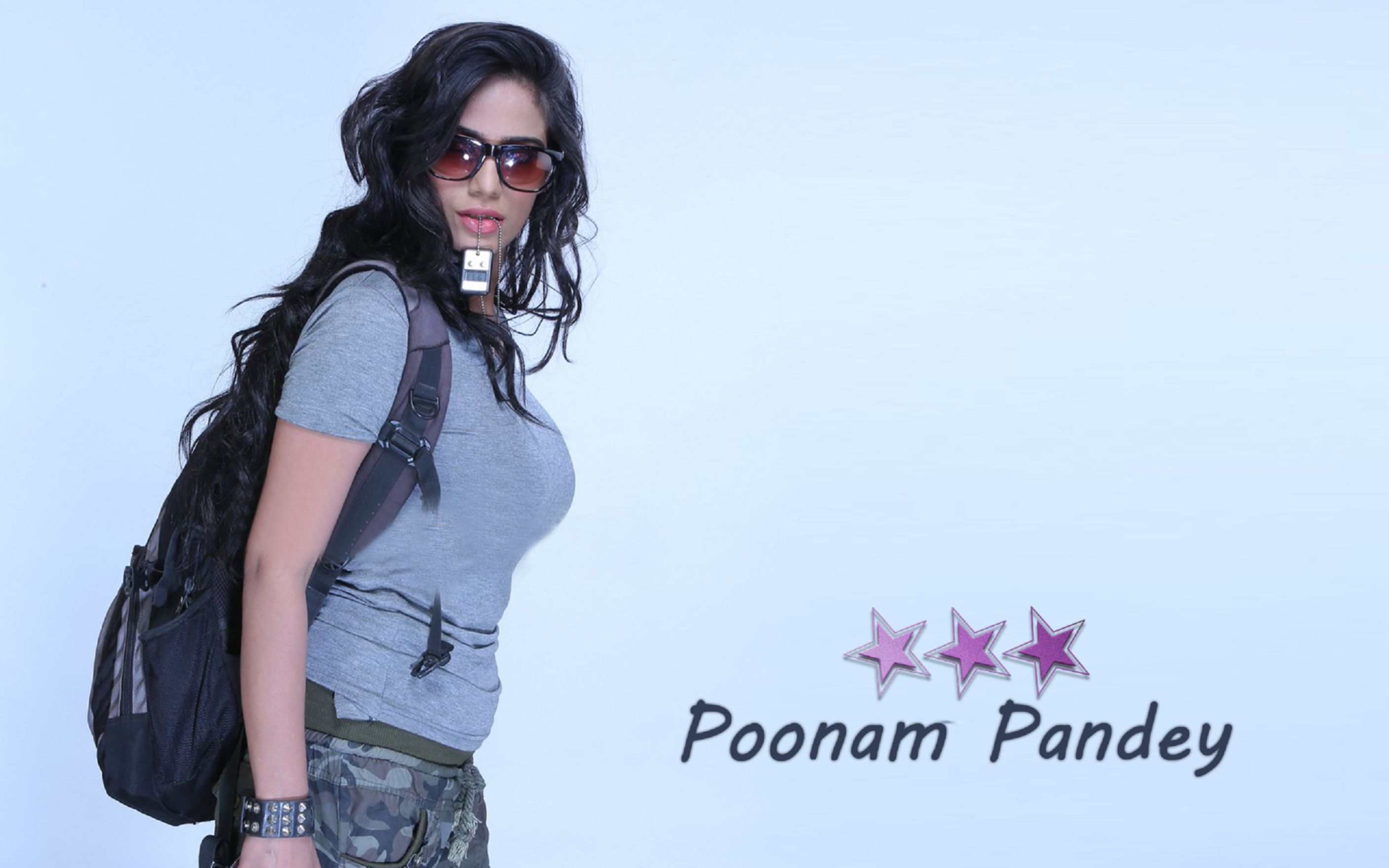 Poonam-Pandey-Wallpaper