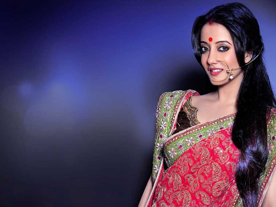 Raima-Sen-Charming-In-HD-Wallpapers