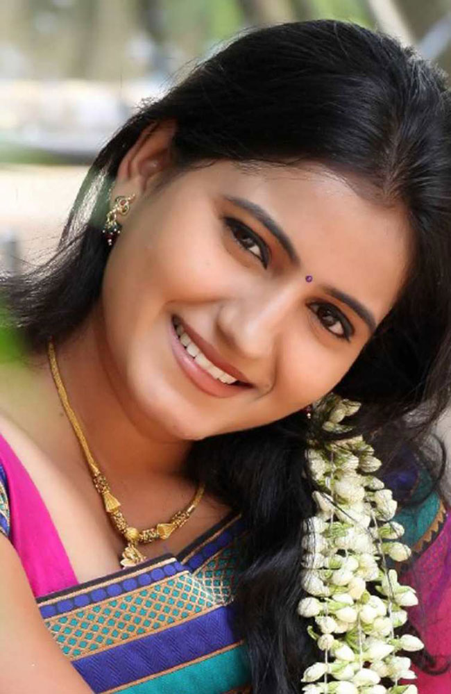 Telugu-Actress-Tanusha-Cute-pics