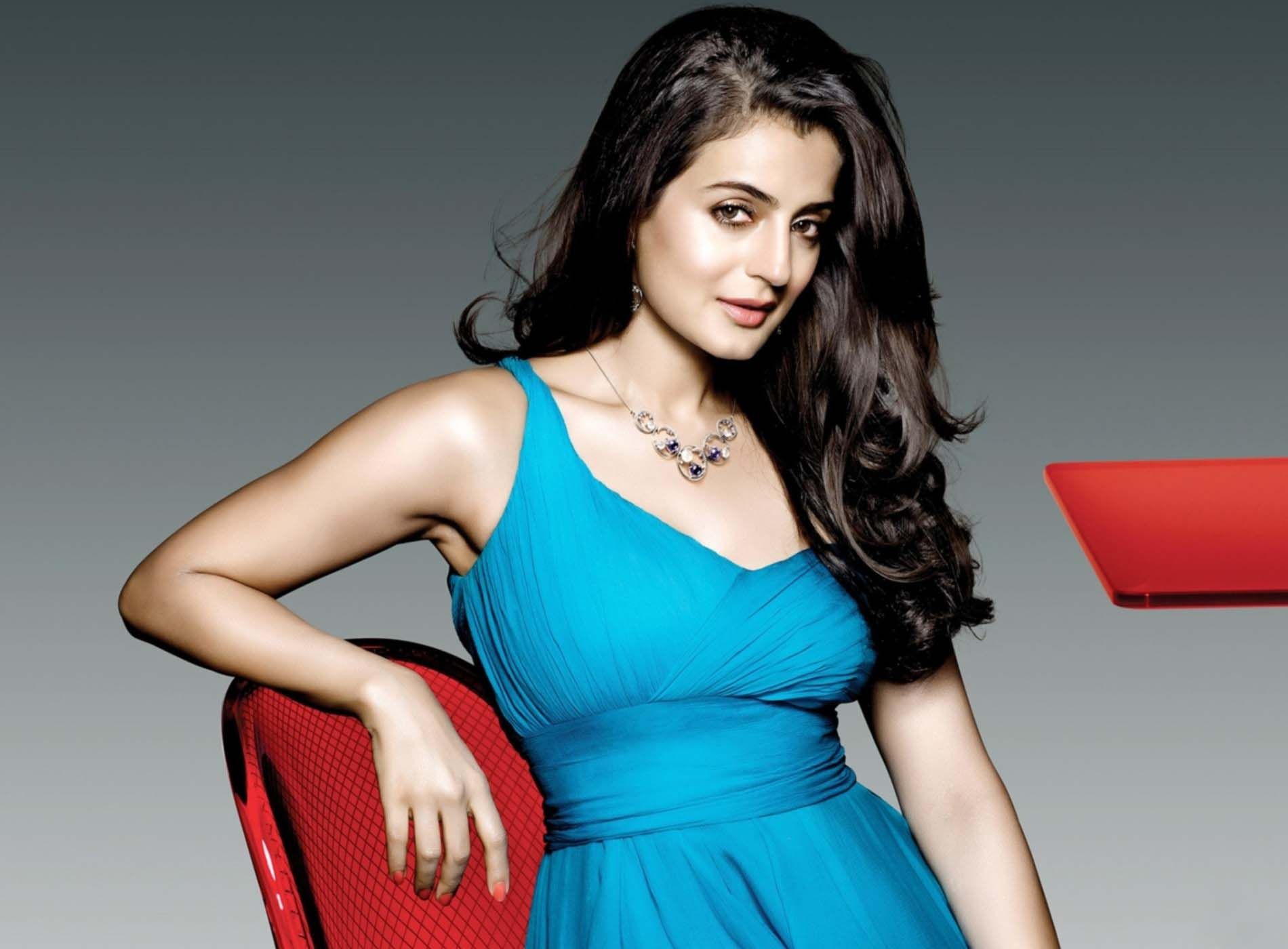 ameesha patel beautiful hd wallpaper