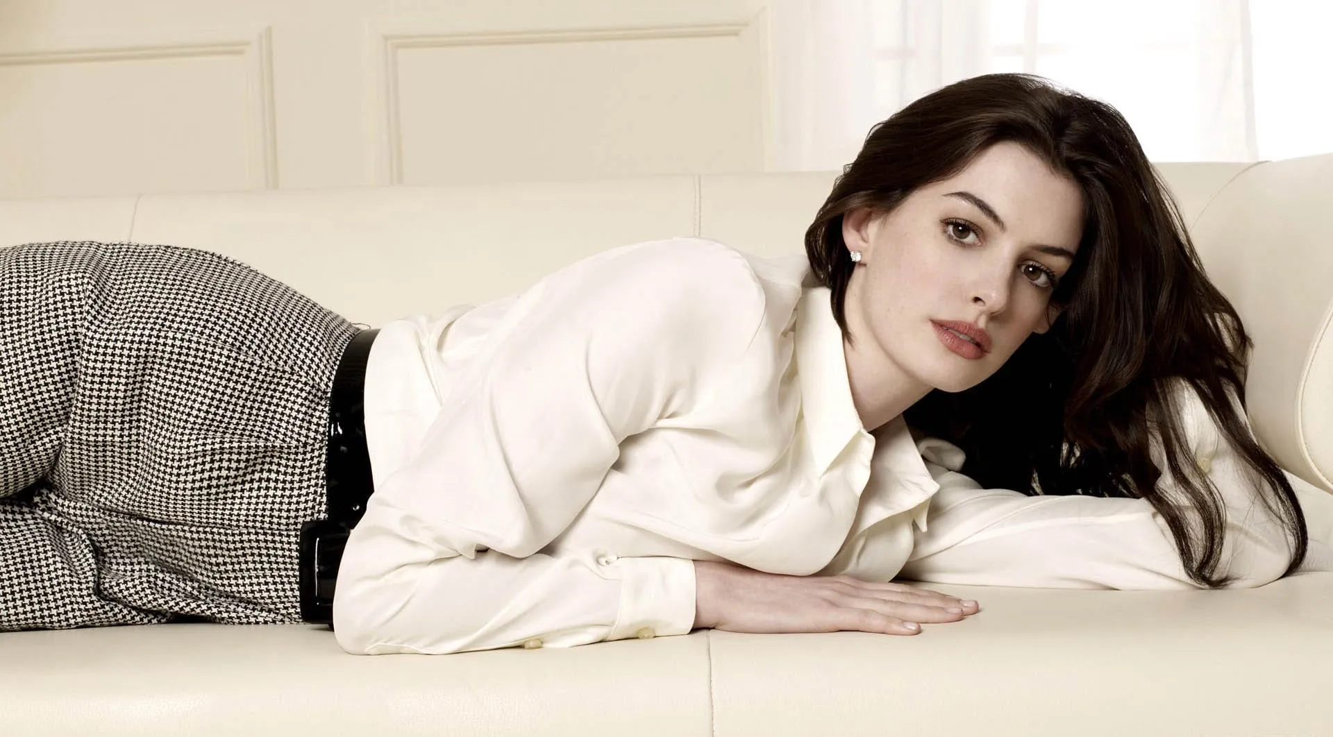 anne hathaway hd wallpaper free for desktop