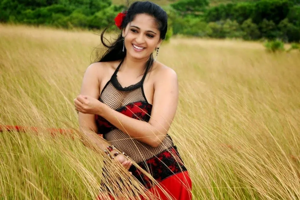 anushka shetty hot hd wallpaper