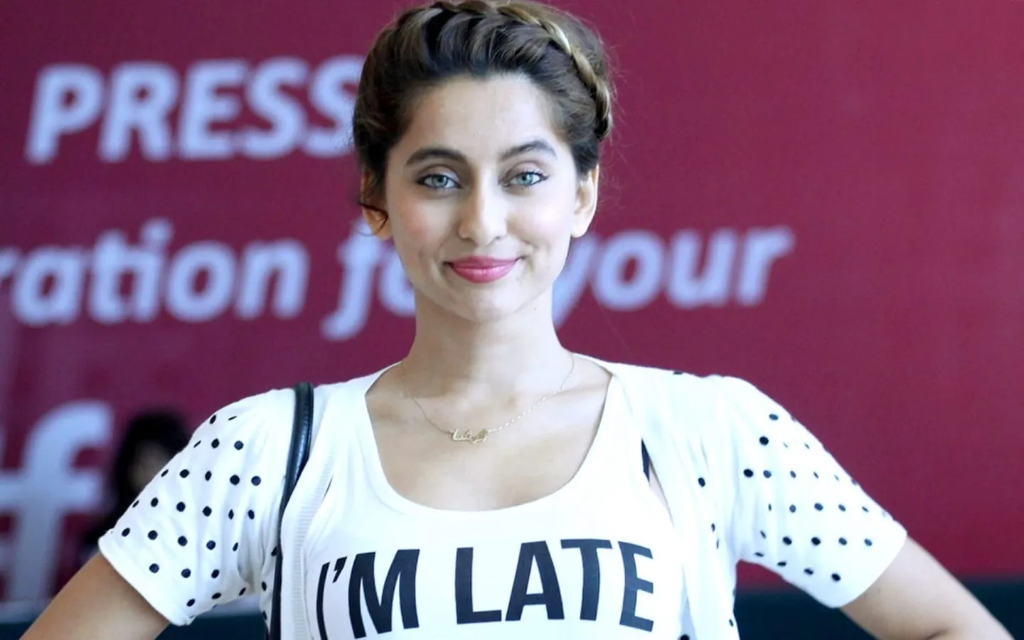	cute anusha dandekar wallpaper