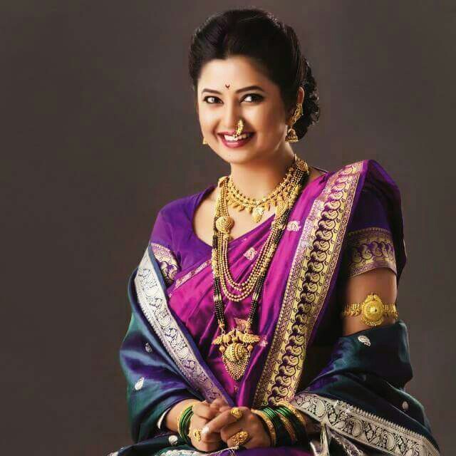 Marathi-Actress-in-Saree-Wallpapers
