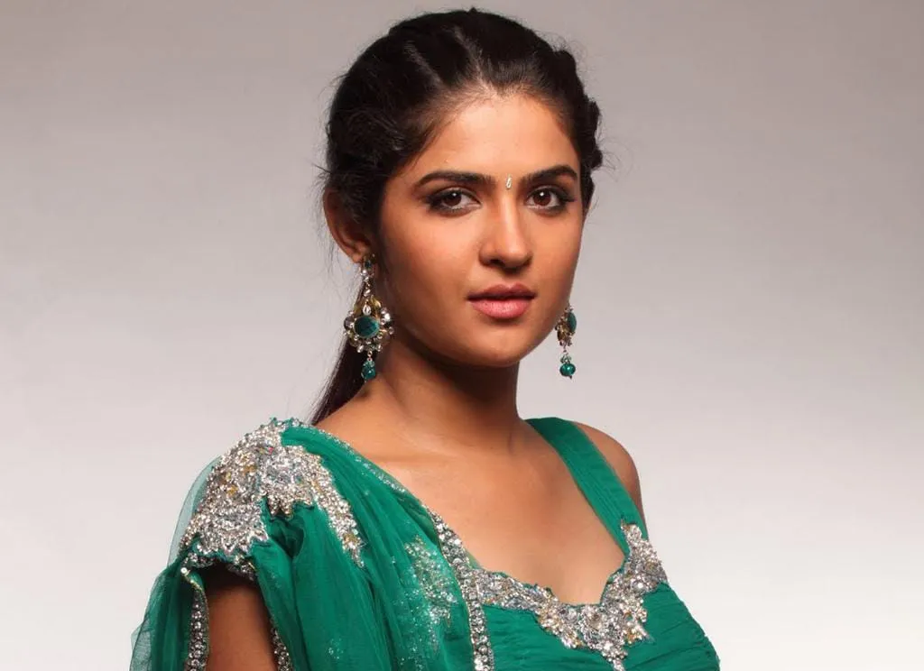 deeksha seth beautiful face