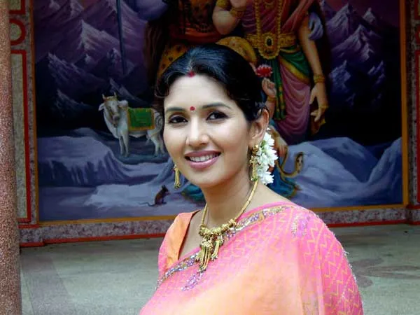 deepti bhatnagar hot wallpapers.jpg