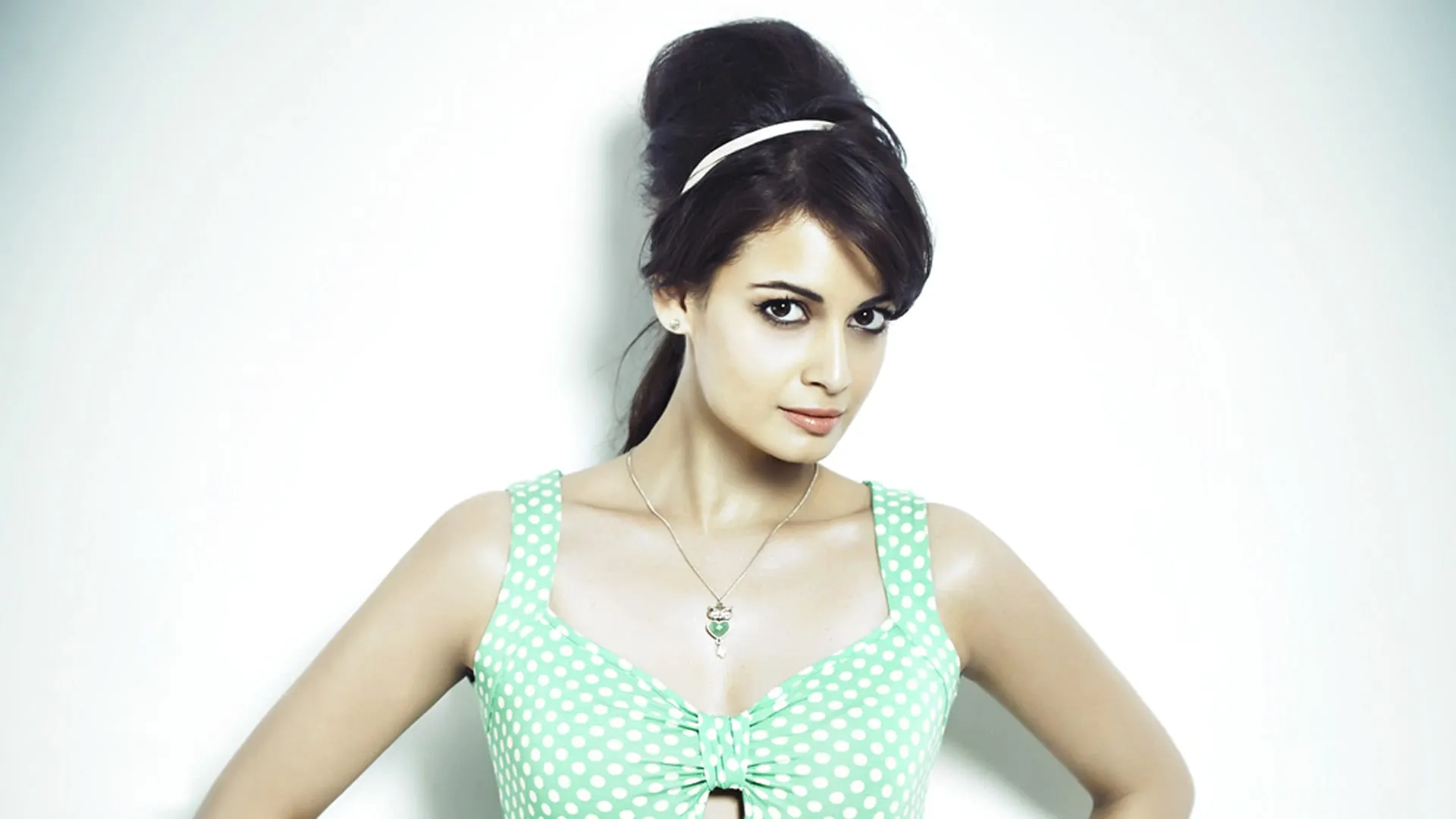 dia mirza hd images
