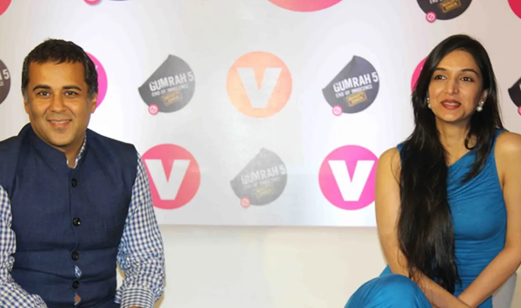 event images chetan bhagat at ira trivedi e book gumrah launh