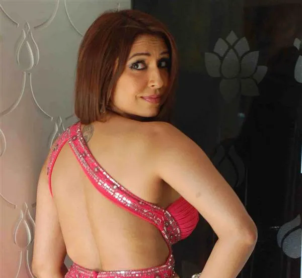 pooja mishra hd back wallpaper