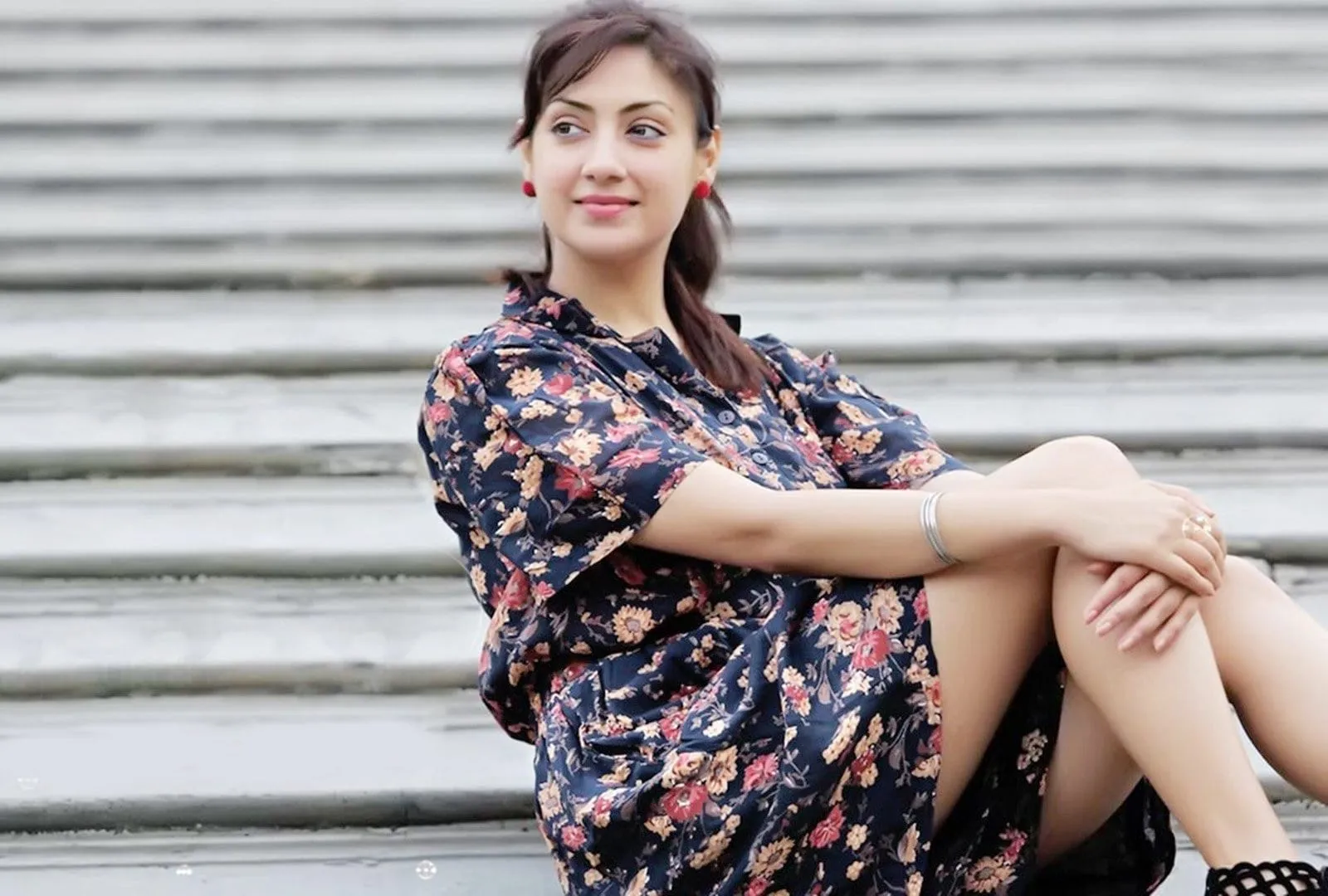gurlin chopra hd sweet wallpapers