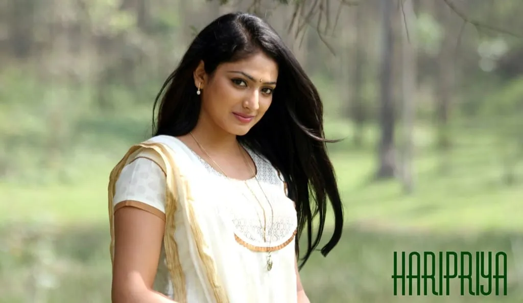 haripriya hd sweet wallpaper