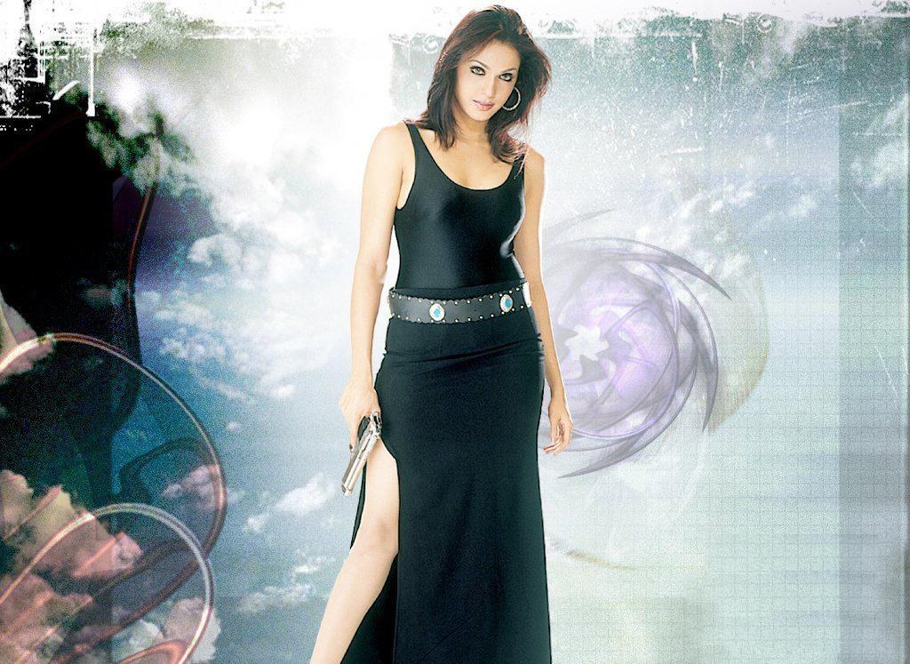 isha-koppikar-sexy-leg-wallpapers