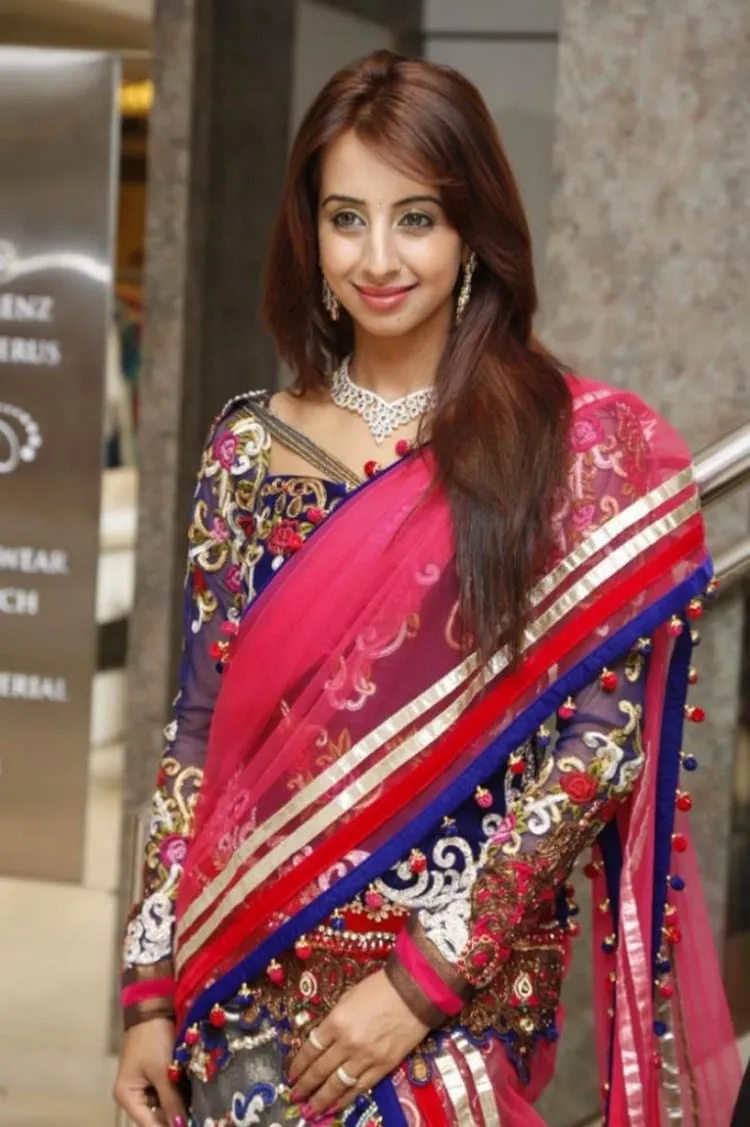 kannada actress sanjana saree photos