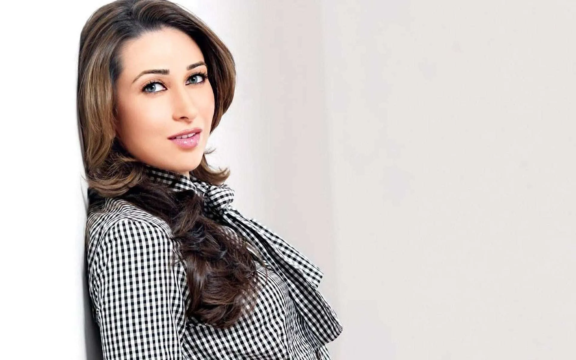 karishma kapoor hd images
