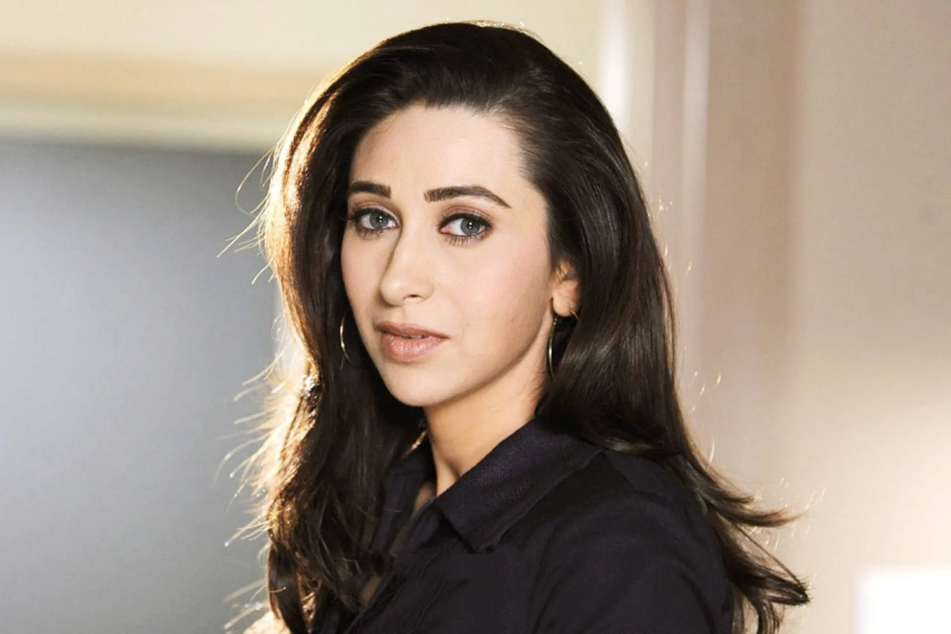 karishma kapoor hd wallpaper