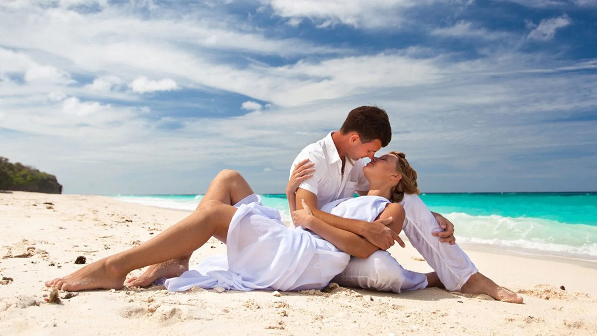 love romance kiss summer sea beach romantic couple