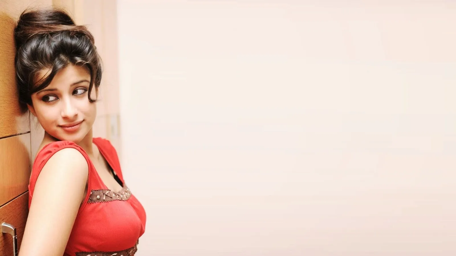 madhurima banerjee sizzling wallpaper