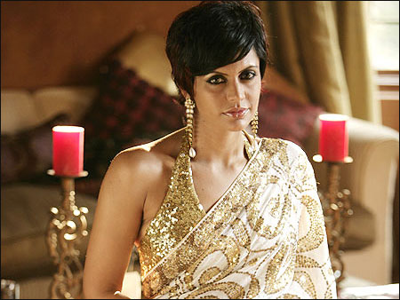 Mandira-Bedi-wallpapers-in-saree