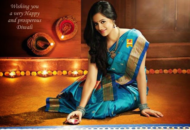 marathi-actress-Spruha-Shirish-Joshi-hot-photos-in-saree-haapus-blogspot