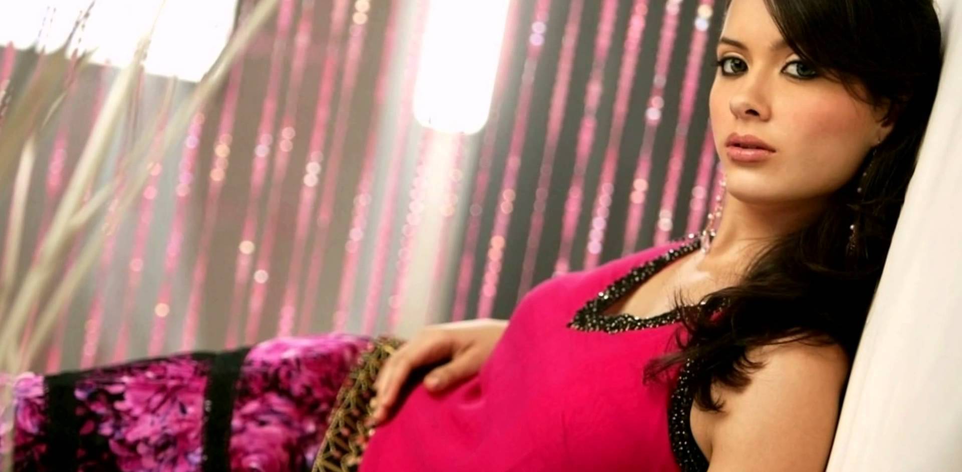 isha-sharvani-wallpapers