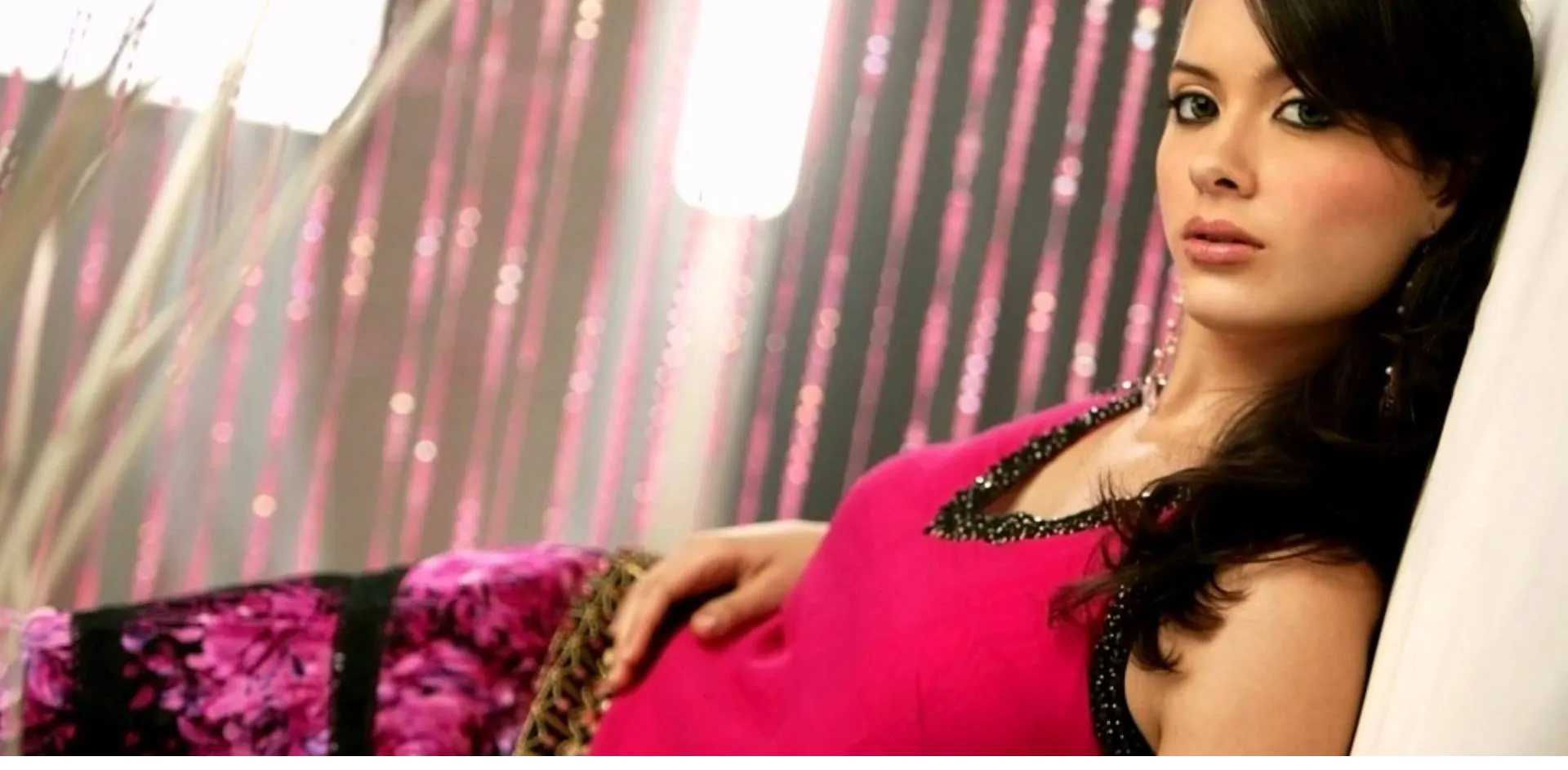 isha sharvani wallpapers