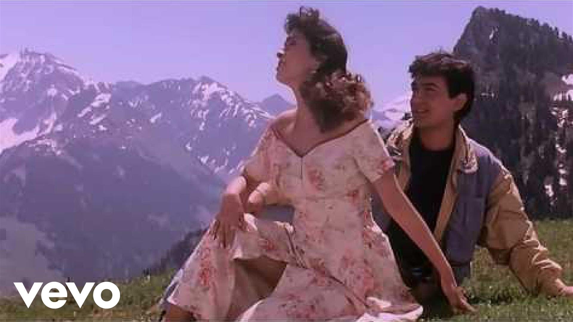 Juhi-Chawla-amir-khan-hit-jodi-wallpapers