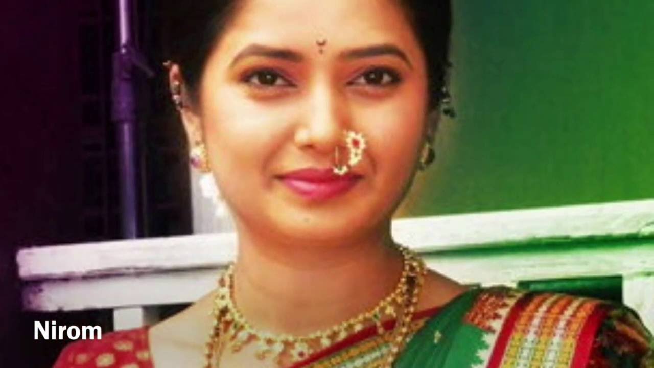 Marathi-Actress-in-Saree-Wallpapers